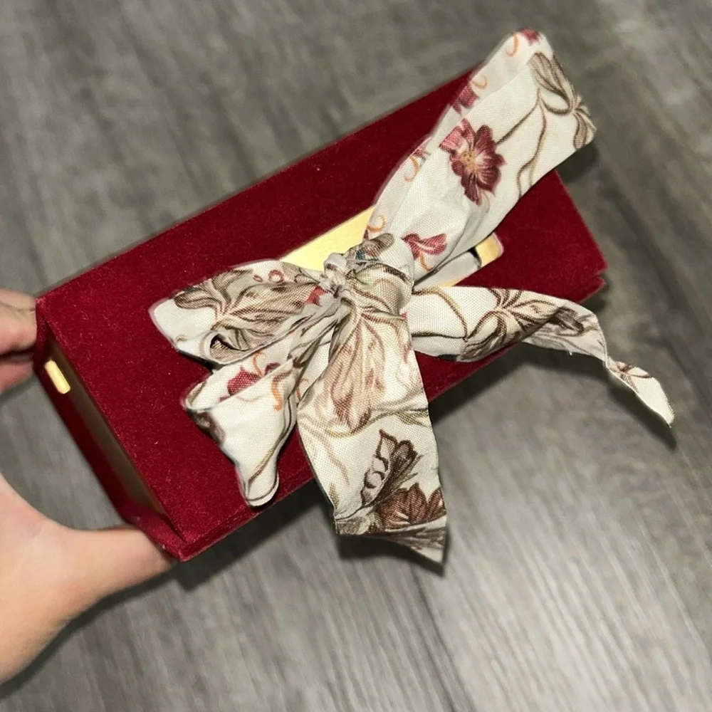Red velvet gif box